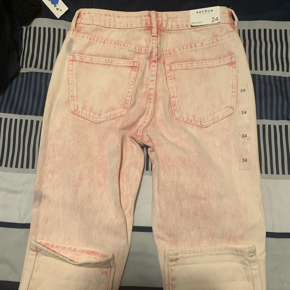 Mom Jeans - Picture 2 of 3